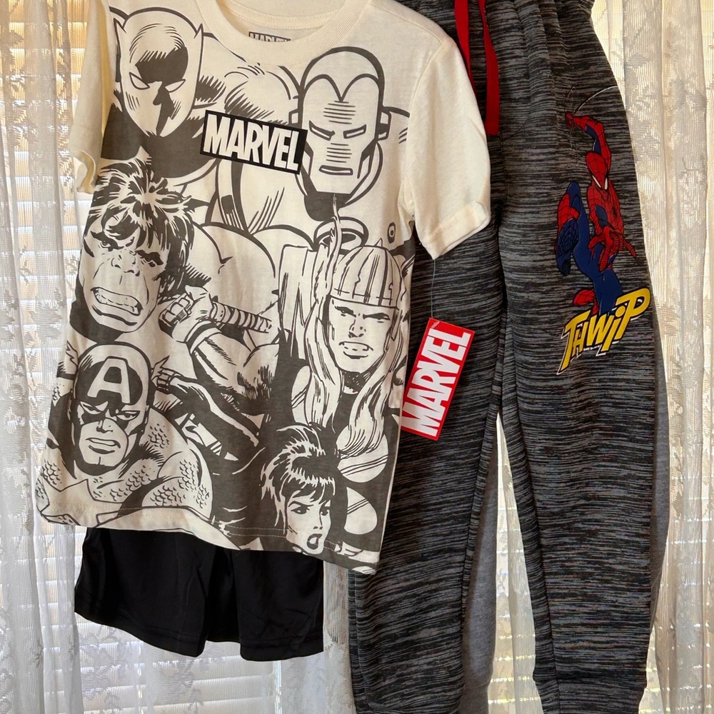 Boys Marvel Sz 6 Shorts set and jogger set.